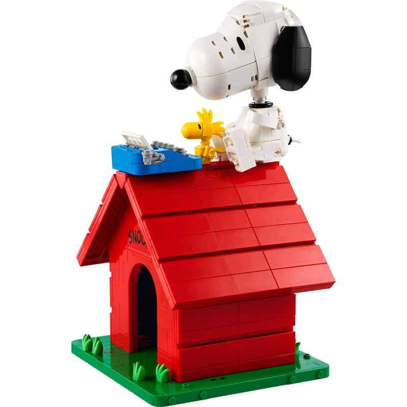 Peanuts: Snoopy's Doghouse Display Case for LEGO 21368 (Coming Soon)
