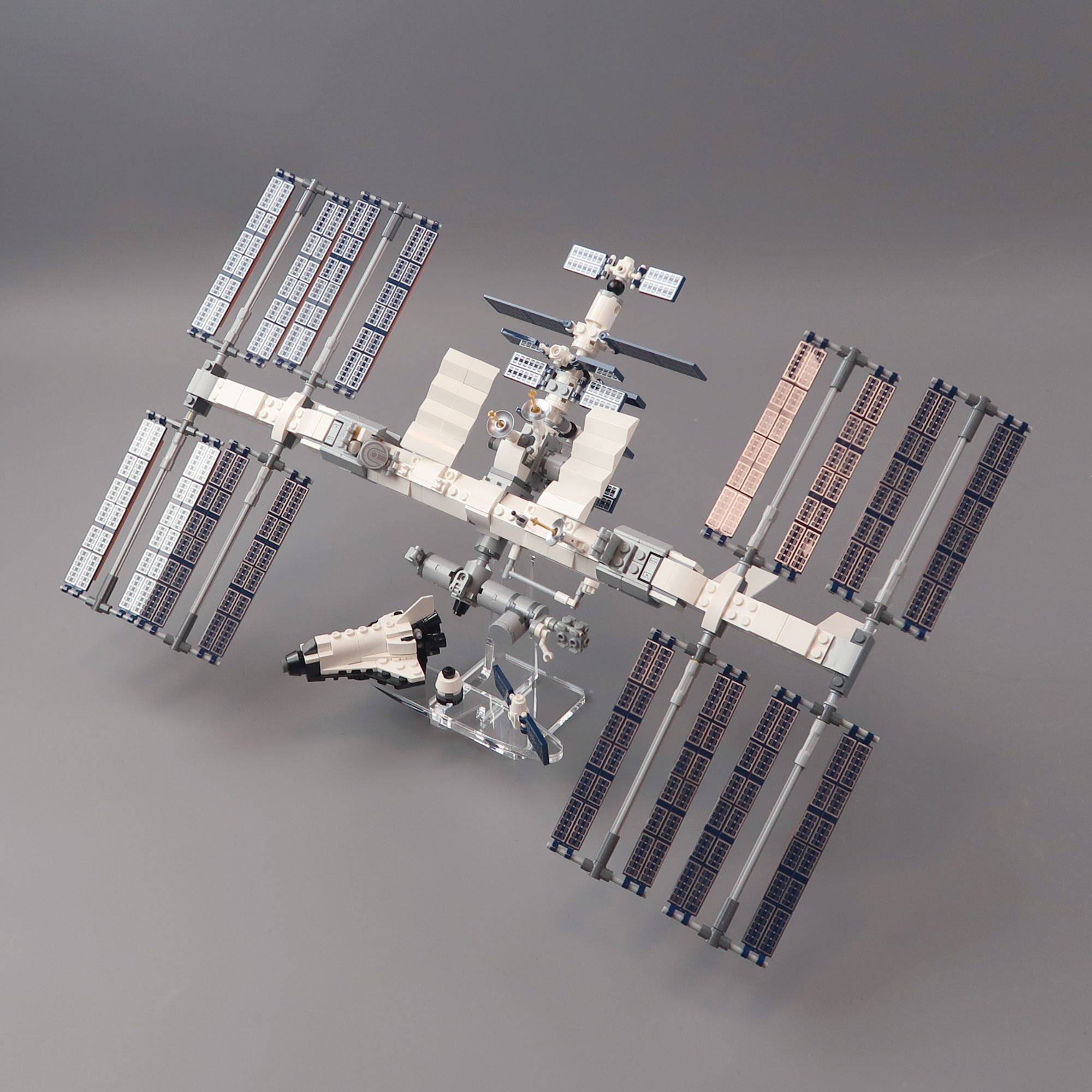 LEGO ISS Stand — iDisplayit.com