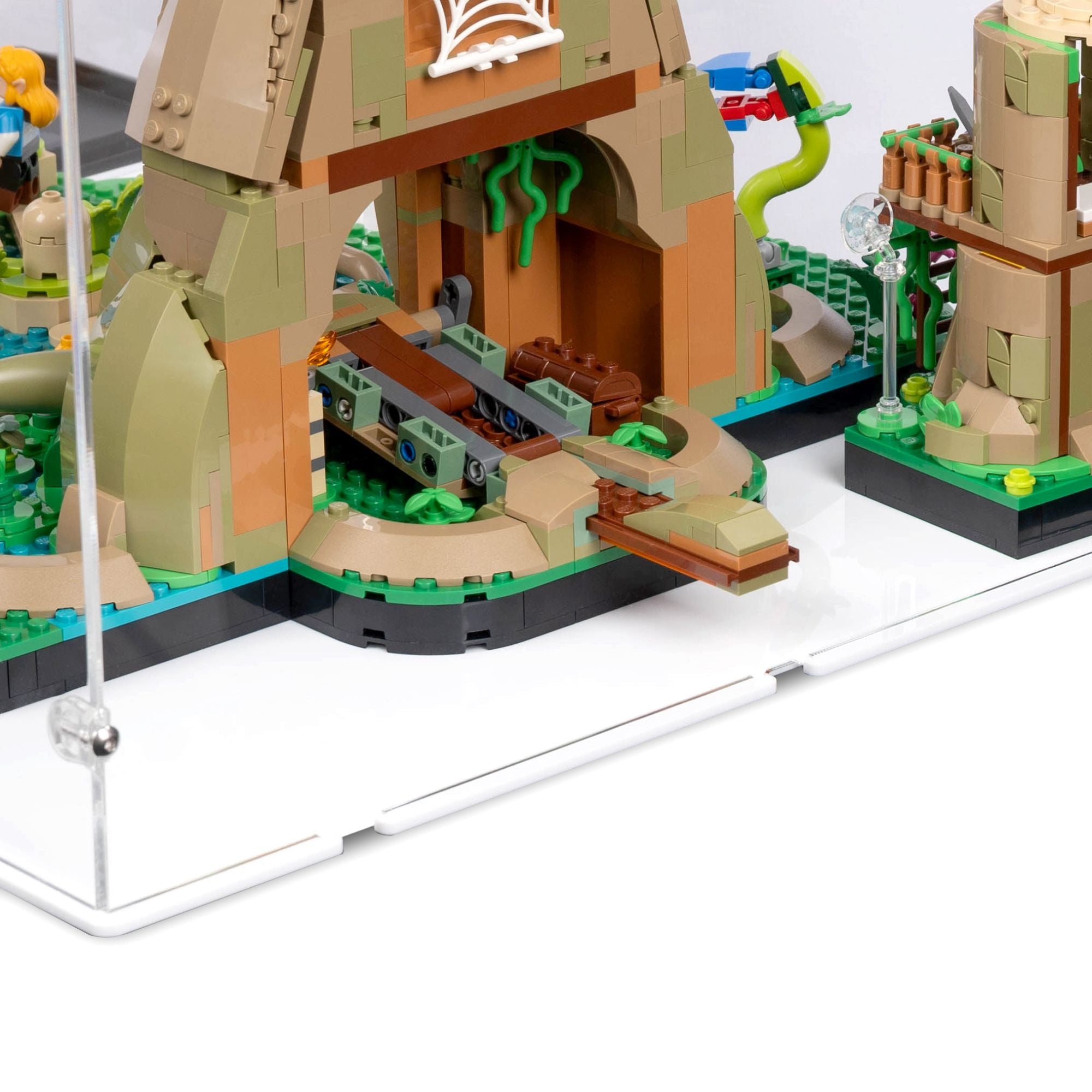 Display Case for LEGO Great Deku Tree 2-in-1 (TLOZ) | iDisplayit