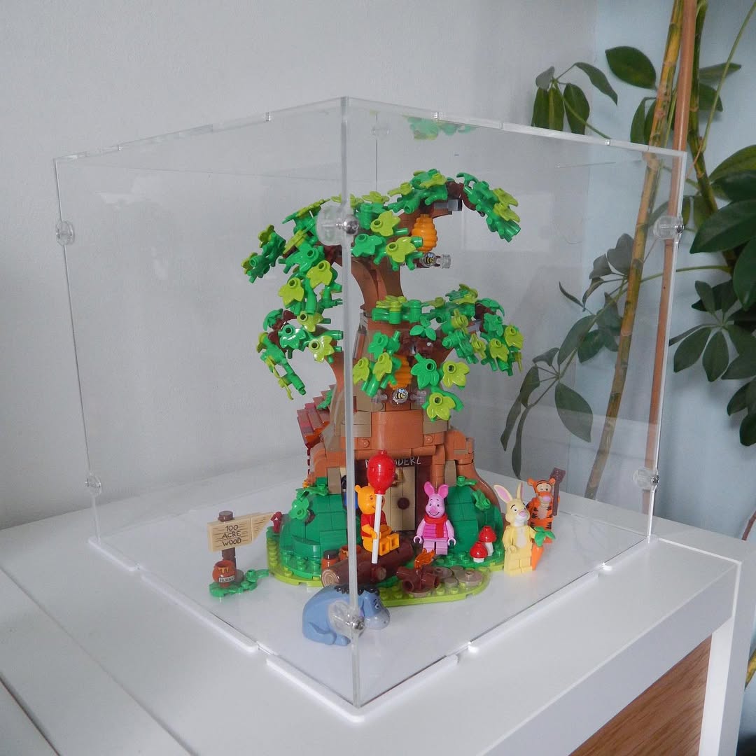 Acrylic Display Case for LEGO Winnie the Pooh (Closed