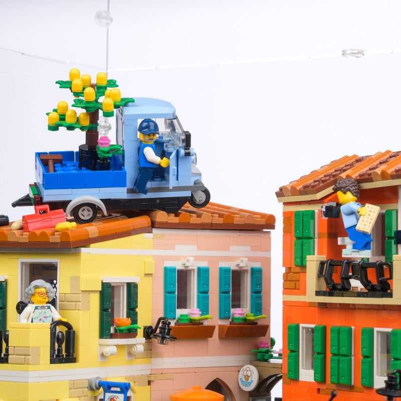 Italian Riviera Display Case for LEGO 21359